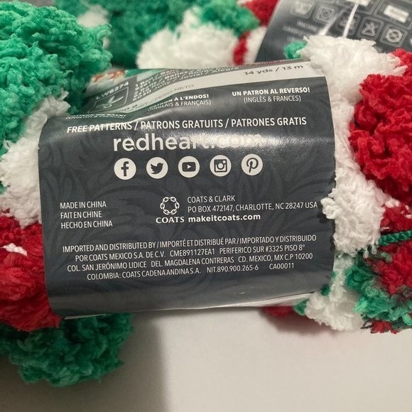 Red Heart Pomp A Doodle Jumbo Yarn Holiday Red White Green Christmas - Picture 6 of 13